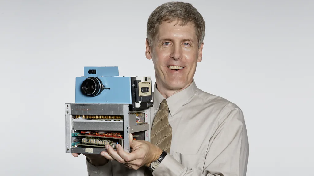 Si u krijua fotografia digjitale?! Historia e inxhinierit të ri të Kodak që ndryshoi botën në vitin 1975