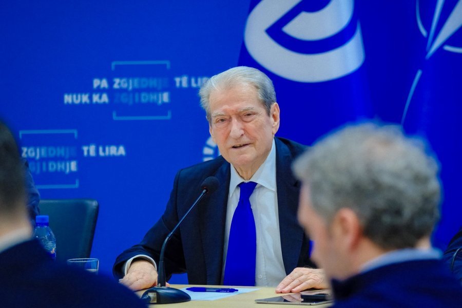 Skandalet e Ramës/ Berisha: Dialog intensiv me shqiptarët, të përgatitemi për protestat më të fuqishme që ka njohur vendi