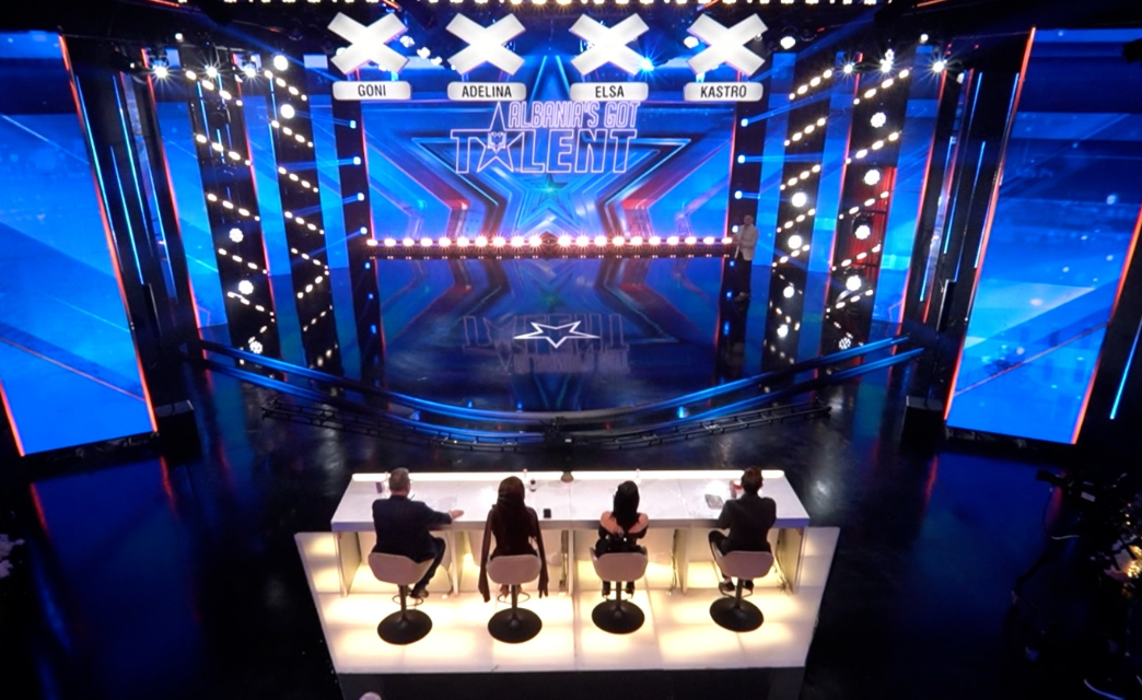 Starton gjysmëfinalja e parë e AGT, kush do të prekë finalen e madhe? Garë e ethshme talentesh në Vizion Plus