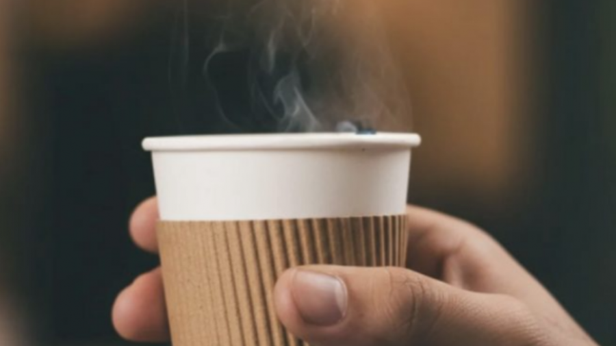 Studimi: Pirja e çajit ose kafesë në gota kartoni mund të shkaktojë kancer