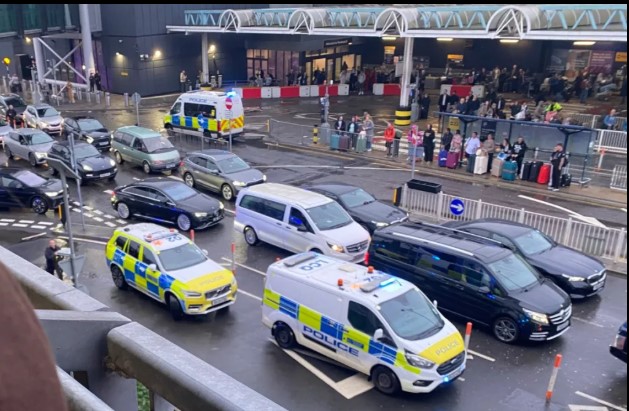 Sulmohen disa persona në aeroportin e Londrës, arrestohet autori