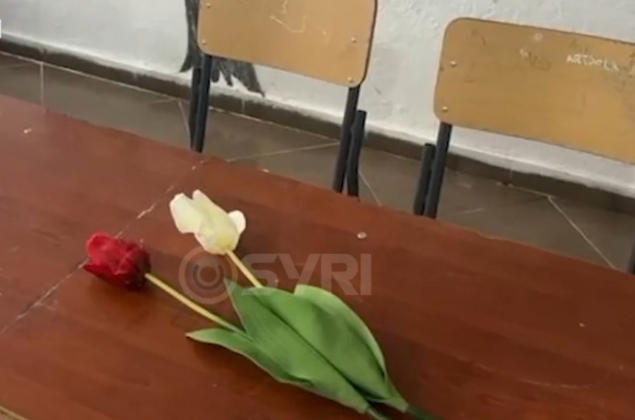 SYRI TV/ Babai i 15-vjecarit të vrarë thyen heshtjen: Djali im nuk ka lidhje me ngjarjen! Lule në bankën ku ulej Erjoni