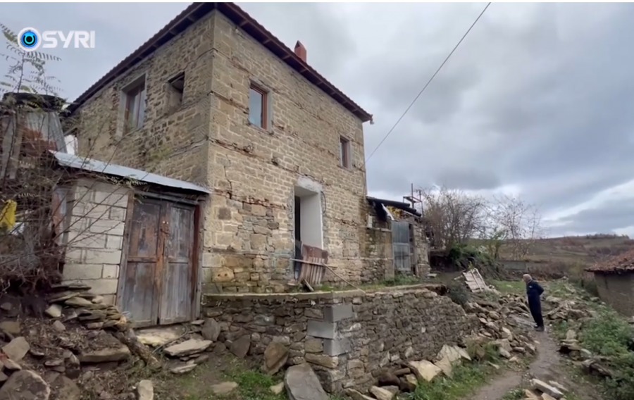 SYRI TV/ Shteti ‘bekon’ kullat e drogës, por ndjek penalisht nënën e dy fëmijëve për një mur pa leje në Pogradec