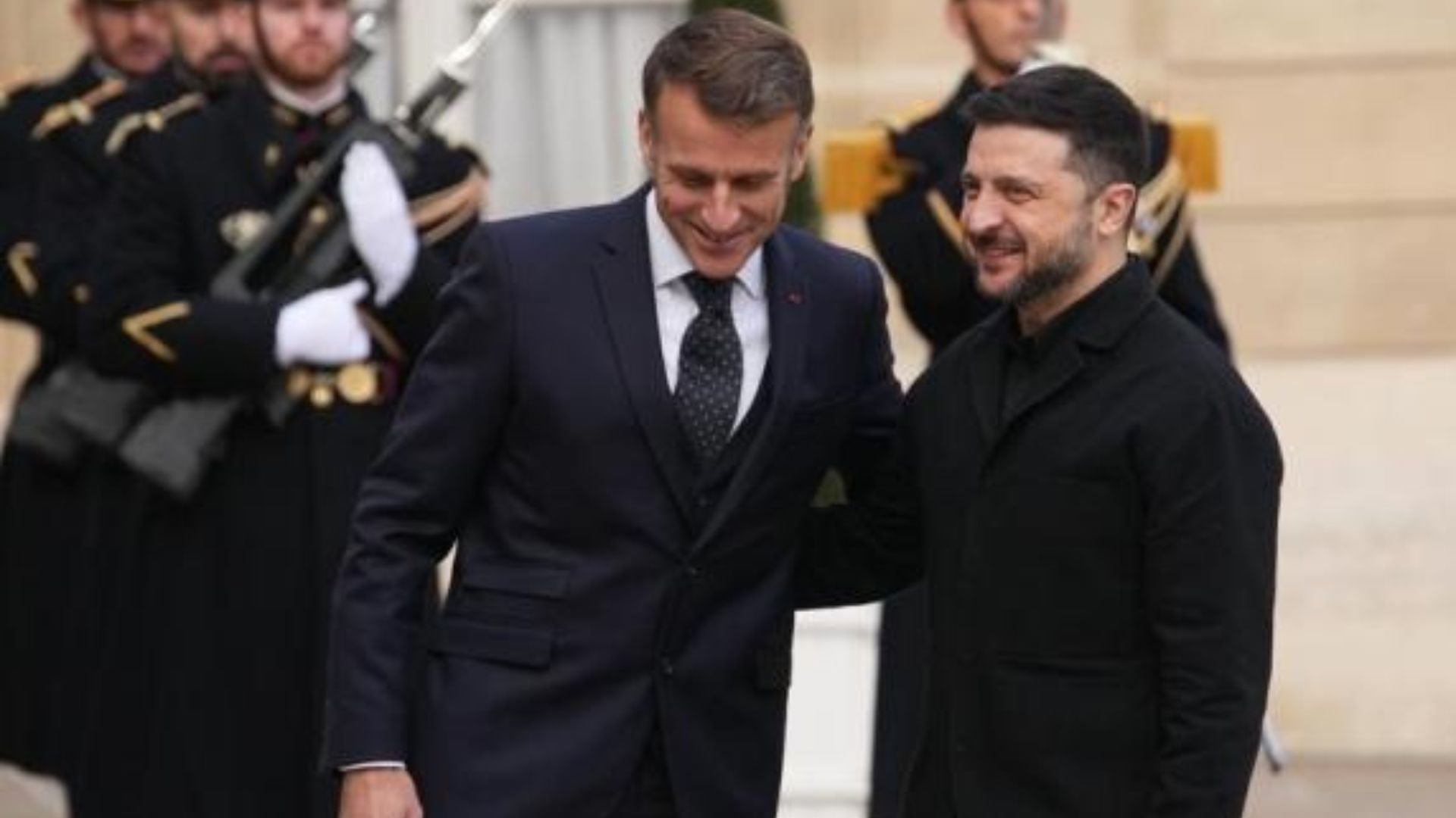 Takimi Macron-Zelensky në Paris/ Mesazhi i presidentit ukrainas për negociatorët: Rusia nuk mund të shpërblehet për pushtimin