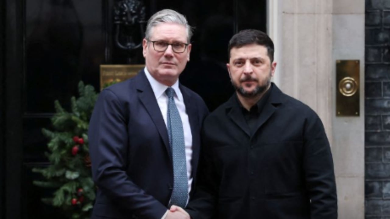 Takimi me Macron dhe Merz, Zelensky mbërrin në Downing Street, pritet nga kryeministri Starmer