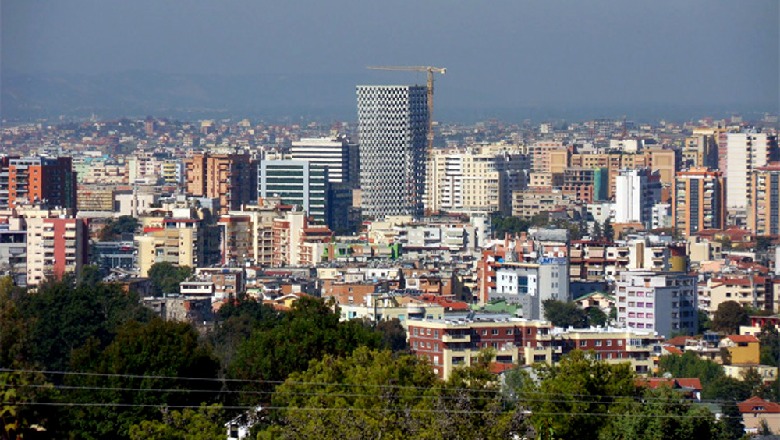 Tatimi 5% për rivlerësimin, ekspertët: Duhet të përfshihen edhe pronat në proces legalizimi