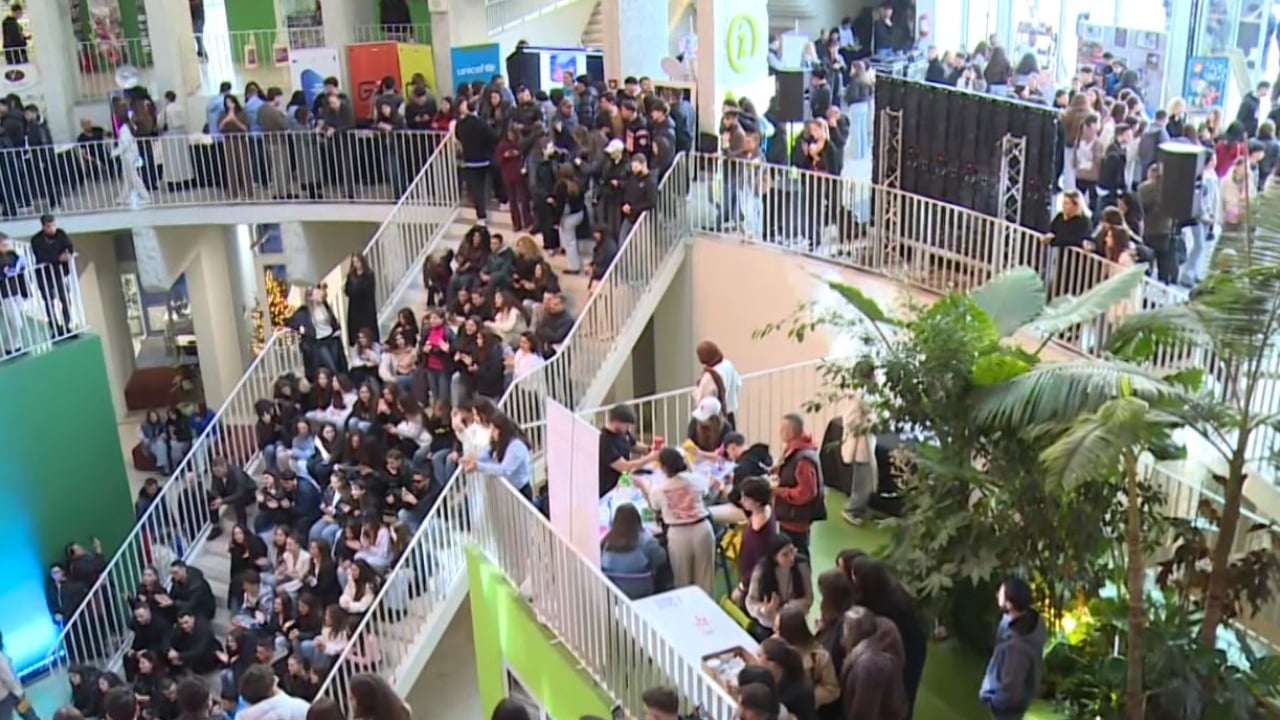 Të rinjtë ‘pushtojnë’ Piramidën për 8 dhjetorin, Gonzato: Nxitoni për reformat, BE në krahun tuaj