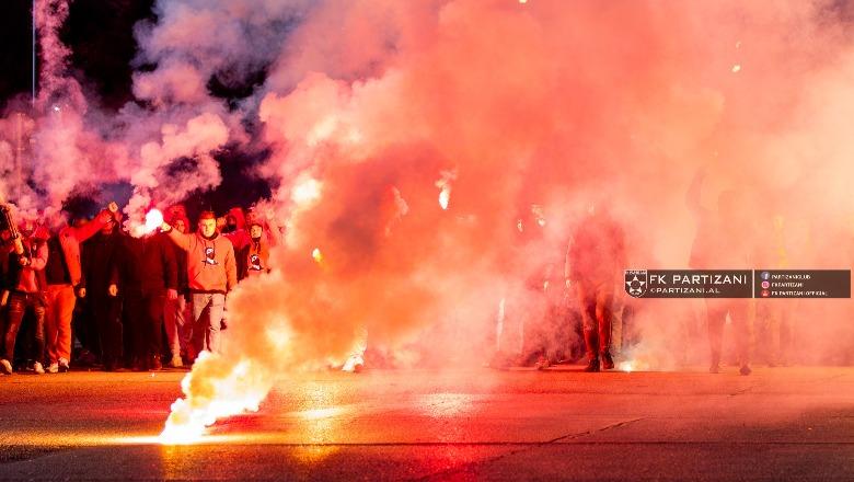 Tifozët e Partizanit ‘djegin’ kryeqytetin para derbit me Tiranën