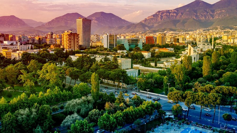 Tirana “magnet” i bizneseve, ja si janë shpërndarë aktivitetet ekonomike në Shqipëri