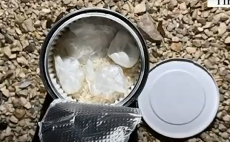 Tiranë/ Kishte fshehur në oborrin e banesës kokainë në doza, arrestohet 41-vjeçari!