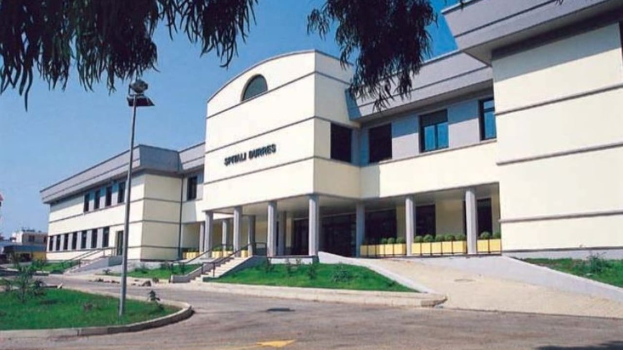 “U fikën dritat gjatë operacionit të 15-vjeçarit”, spitali i Durrësit reagon publikisht për rastin e Erion Bobës, si qëndron e vërteta