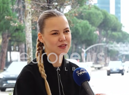 VIDEO – Daria nga Bjellorusia jeton prej 5 vjetësh në Tiranë: Ndihem 100% shqiptare edhe pse..