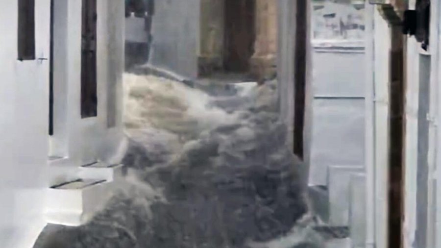 VIDEO/ Greqi: Stuhia Bajron godet Rodosin, rrugë të përmbytura edhe në Lindos