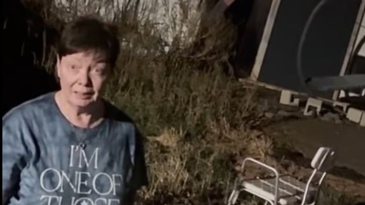 Video/ “Kam frikë”, njerka mbyll në kafazin e qenit vajzën 22-vjeçare më aftësi të kufizuar, fqinja bëhet ‘hero’