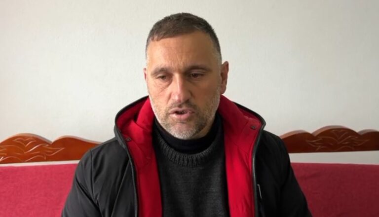 VIDEO-“Një grua ishte dëshmitare”/ Babai flet pas vrasjes së 15-vjeçarit në Durrës: Djali im s’kishte lidhje me sherrin. Dua drejtësi