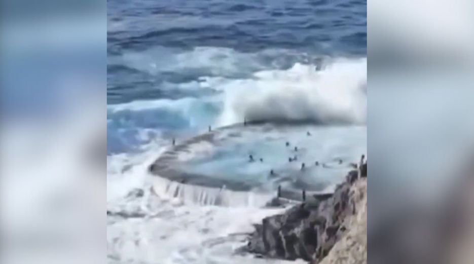 VIDEO/ Tragjike në Spanjë, katër persona humbin jetën pasi u goditën nga një dallgë teksa laheshin në një pishinë natyrale në bregdetin e Tenerifes
