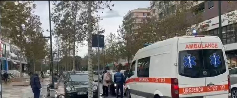 Vlorë/ 50-vjeçarja humb jetën në bulevard, dyshohet se u rrëzua nga era e fortë