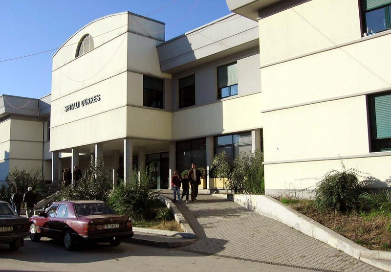 Vrasja e 15-vjeçarit në Durrës/ Reagon spitali: Nuk ka pasur ndërprerje të energjisë