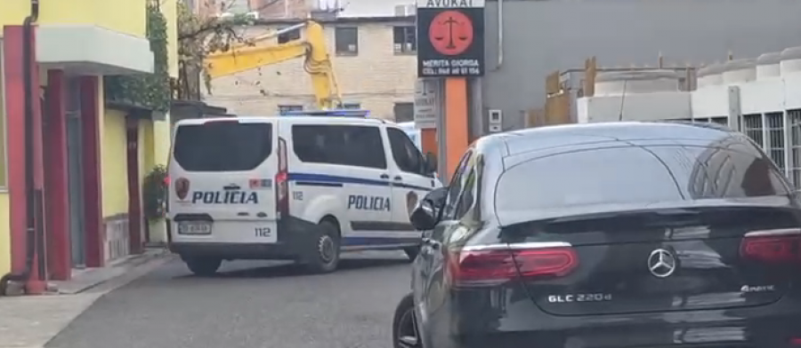 Vrasja e Edmond Hykës/ Elbasan, mbërrin në gjykatë Nevzat Spaho, pritet masa e sigurisë