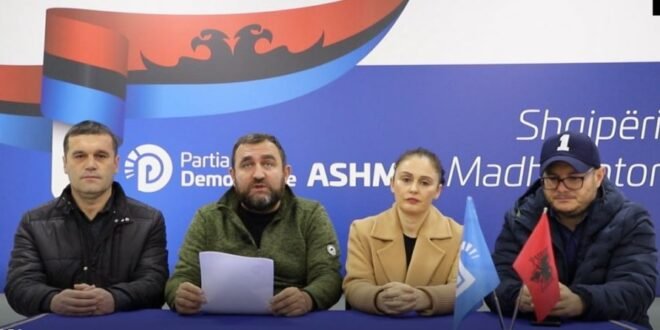 Xhamisë së Beqarëve i hiqet minarja”/ PD Berat: Po falsifikohet historia!