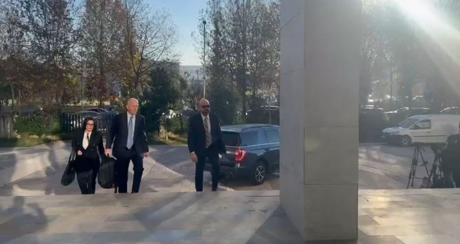 Zgjedhja e kreut të SPAK/ Përfaqësuesit e Ambasadës Amerikane, mbërrijnë në KLP