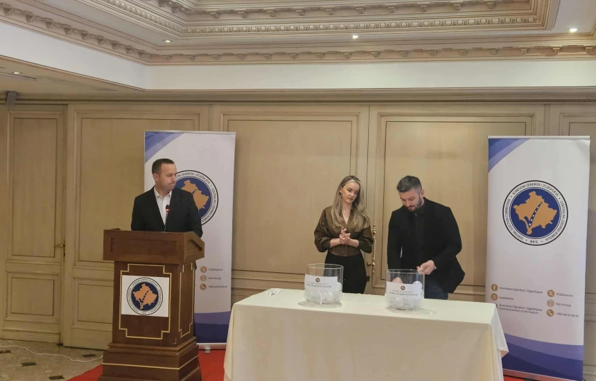 Zgjedhjet në Kosovë/ KQZ hedh shortin, subjektet politike mësojnë renditjen në fletën e votimit