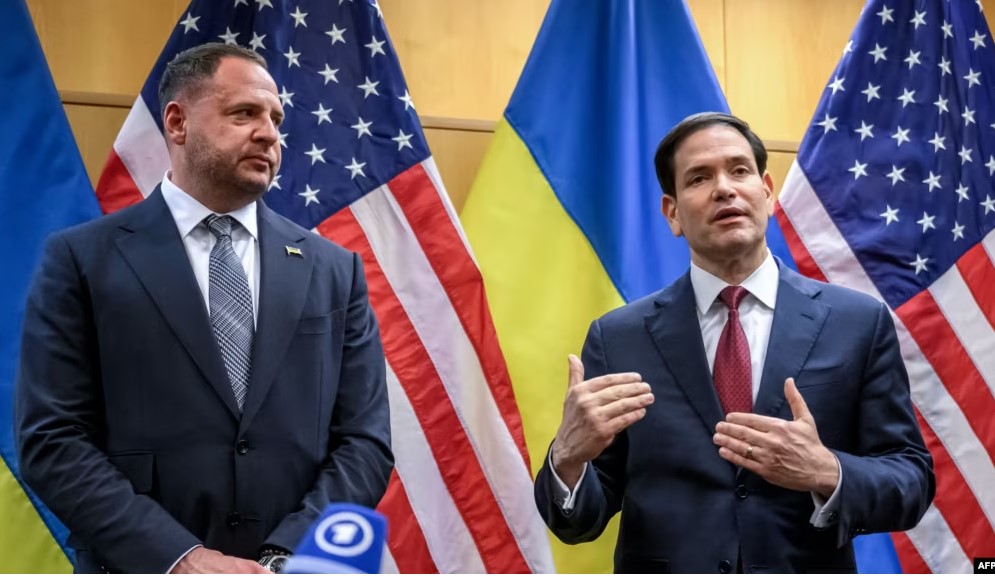 Zyrtarë ukrainas drejt Brukselit dhe Majamit për bisedime për paqe