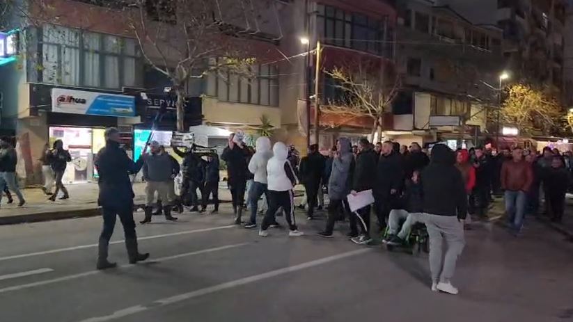 VIDEO- Durrës, situata problematike nga përmbytjet, banorët e Kënetës në protestë