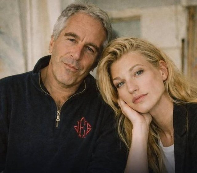 FOTO/ “A të kujtohet kur…”, zbulohet e dashura sekrete e Jeffrey Epstein!