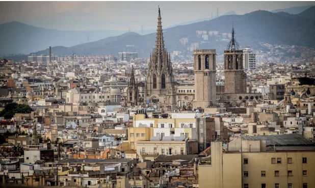 Barcelona ndalon apartamentet me qera për turistët, për të reduktuar kostot e strehimit për vendasit (fotot)