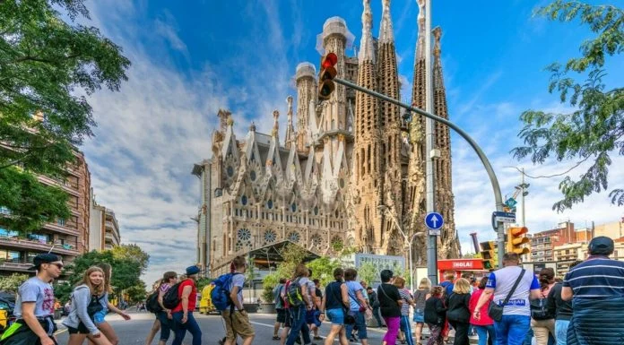 Barcelona ndalon qiratë afatshkurtra për turistët