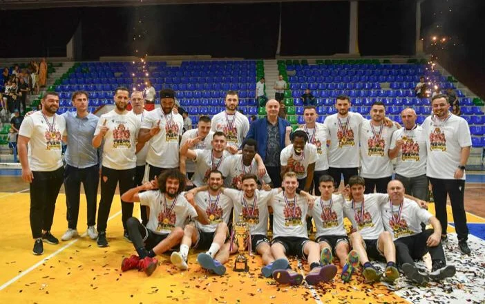 BASKETBOLL/ Tirana dhe Besëlidhja dominuan parketin, lezhjanët u futën në histori me titullin e parë