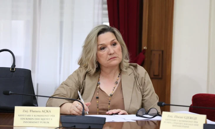 Debatet në mbledhjen e Grupit të PD për përjashtimin e Flutura Açkës si kryetare e Komisionit të Arsimit, reagon deputetja: I sfidoj meraklinjtë politikë, hapni listat