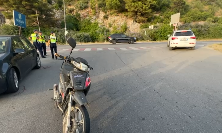 Furgoni përplaset me motorin në aksin Bilisht-Sinicë, plagosem 2 vëllezërit e mitur