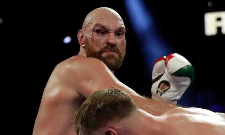 Fury mesazh tifozëve dhe Usyk për revanshin: Më 21 dhjetor, mbreti do të rimarrë fronin e tij