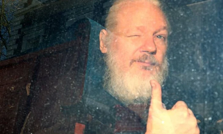 Julian Assange pritet të lirohet pasi të pranojë fajësinë mbi akuzat për spiunazh