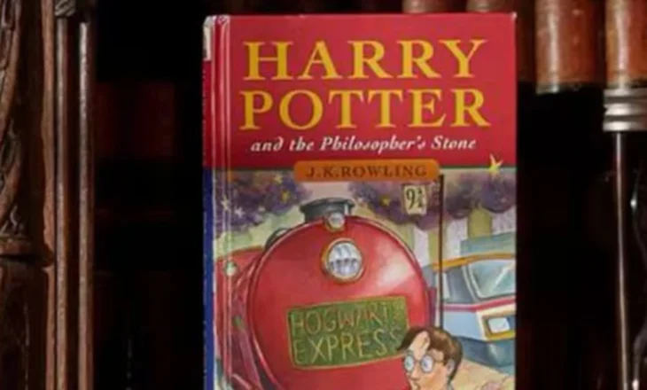 Libri i rrallë i Harry Potter shitet në ankand për 53 mijë euro, ishte botimi i parë