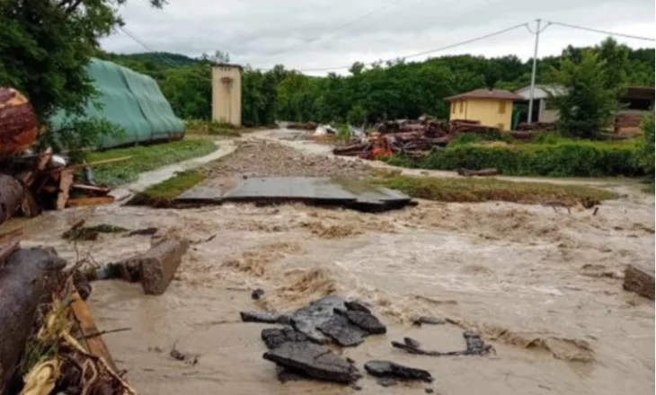 Moti i keq godet Italinë! Ura të shmbura dhe shtëpi të përmbytura, ka edhe viktima