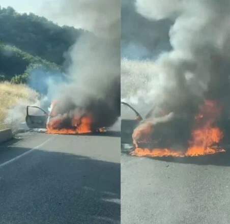 Përfshihet nga flakët makina në aksin Qafë Thanë – Pogradec, policia: Vetëm dëme materiale. Zjarri ka rënë për shkaqe aksidentale