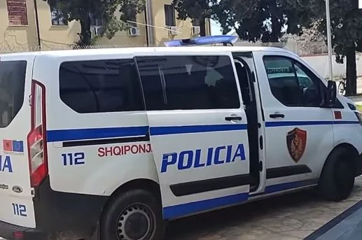 Plagosi me thikë një 57-vjeçar pas një sherri për motive të dobëta, arrestohet 44-vjeçari