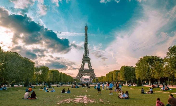 Rritet çmimi për turistët që duan të vizitojnë nga afër kullën “Eiffel”