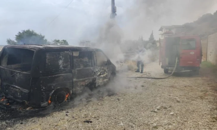 Shkrumbohet nga flakët furgoni në Vlorë, dyshohet se…