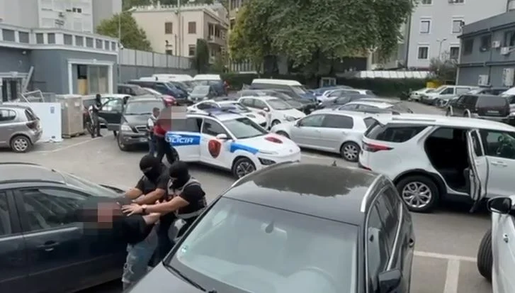 U kapën me drogë tek “Myslym Shyri”, detaje nga operacioni policor! Një prej të arrestuarve nuk iu bind urdhrave të efektivëve, por… Çfarë u sekuestrua