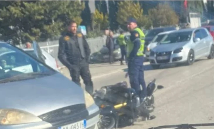 Vdes në aksident me motor 64-vjeçari në Fier