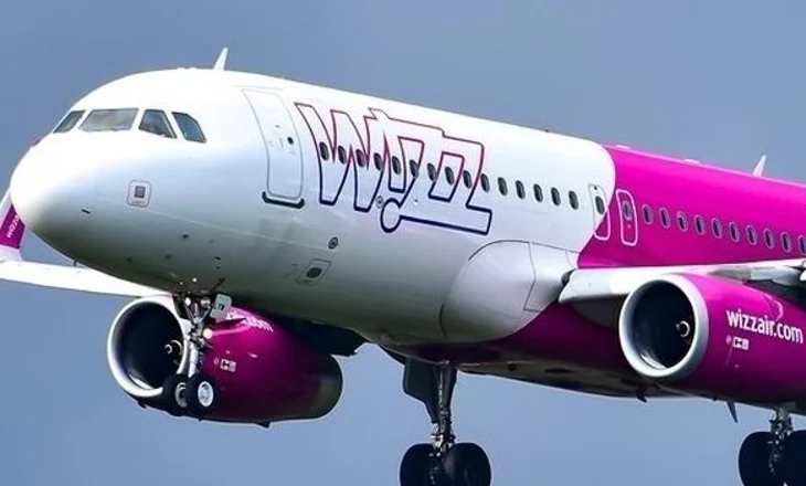 Wizz Air dhe Ryanair shtyjnë 13 fluturime, 3 të tjera anulohen, qindra pasagjerë në pritje