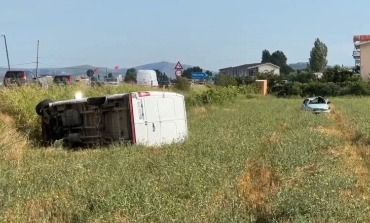 Aksident i rëndë në aksin Lezhë-Laç! Makina përplaset me furgonin dhe dalin jashtë rruge, tre të plagosur