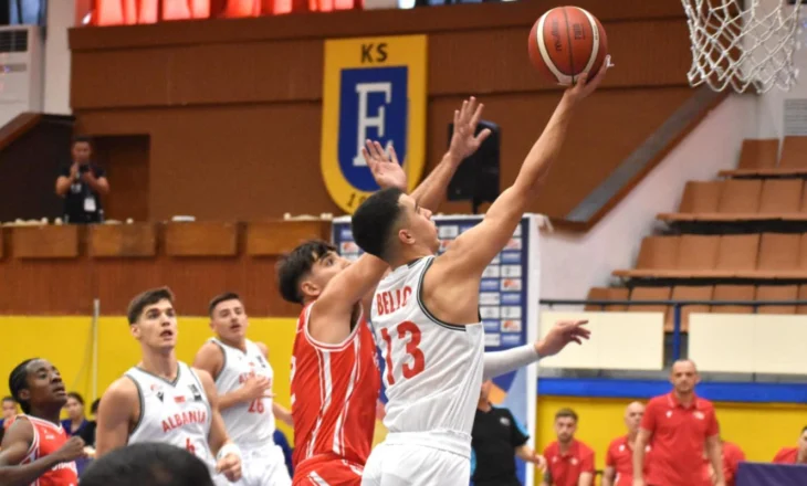 BASKET/ Shqipëria U-18 merr suksesin e parë, kuqezinjtë dominojnë kundër Gjilbratarit në Elbasan