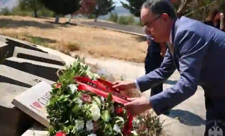 Begaj në Varrezën Monumentale “Trëndafilat e Çamërisë”, i pari President që nderon viktimat e spastrimit etnik grek