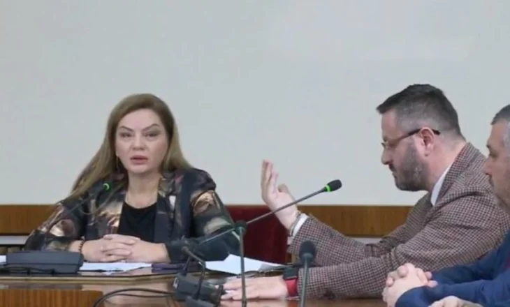 Debati në Komisionin e Shëndetësisë/ Deputeti socialist etiketoi dëshmitarin si gënjeshtar, Vokshi kërkon masë disiplinore