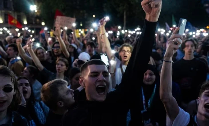 Fitorja e e Le Pen, plasin demonstratat në Paris: Fashizmi është gangrenë